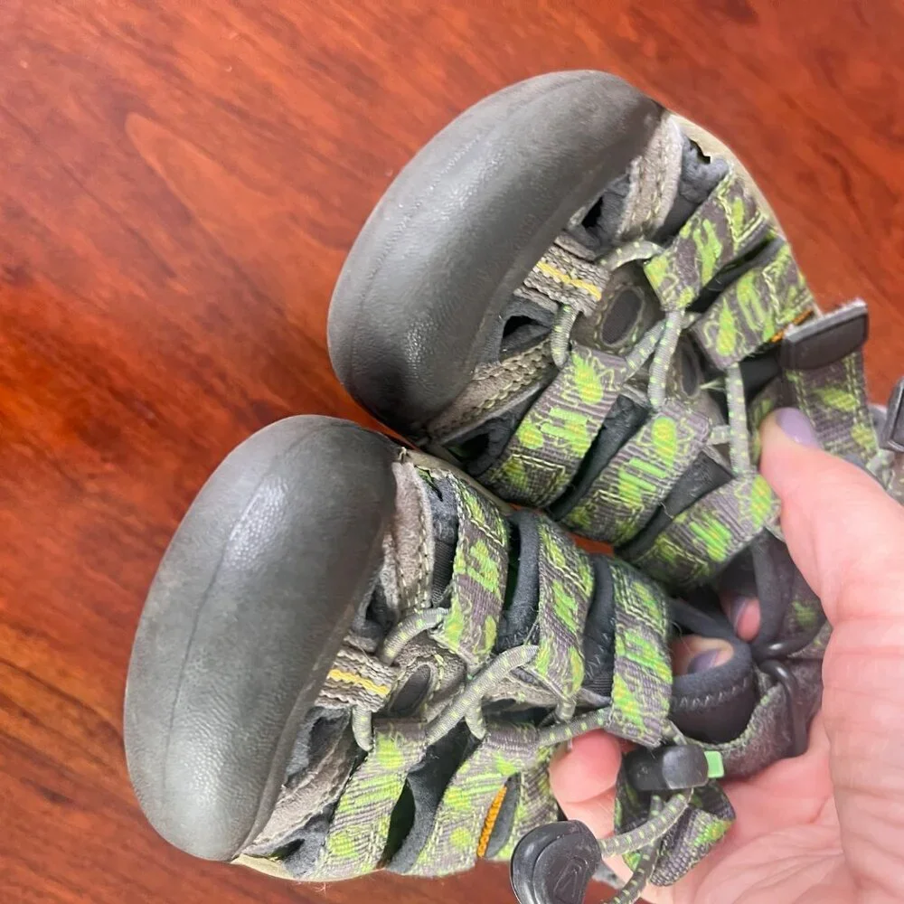 Keen Newport Size 11‎ Gray & Green Outdoor Sandals With Secure Strap Closure
